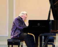 Юрий Спигин во время выступления в Латвийской музыкальной академии